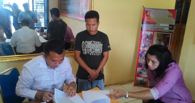 Tersangka pencabulan yang amankan aparat polres Tanjabtim.