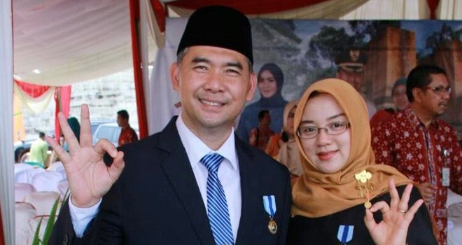 Wali Kota Jambi H. Syarif Fasha bersama sang istri Hj. Yuliana Fasha.