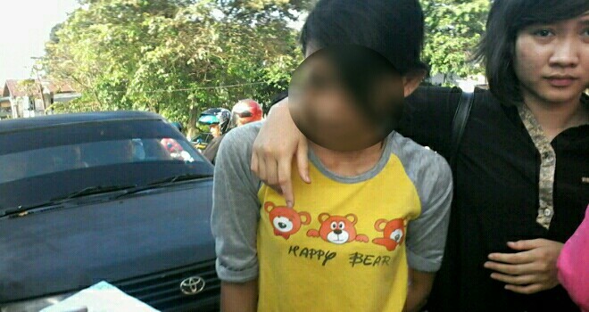 Sejumlah orang digiring tim Gabungan BNNP Jambi dan Polda Jambi.