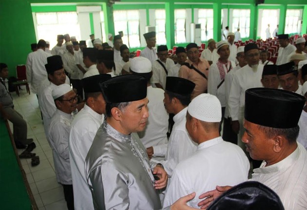 Walikota Jambi Sy Fasha, saat menutup secara resmi munasik haji, Minggu (14/8).