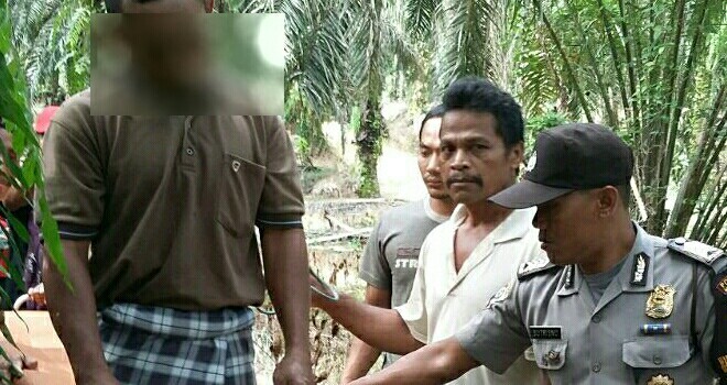 Warga yang ditemukan gantung diri kebun sawit.