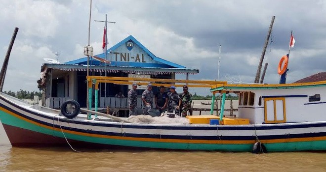 kapal motor (KM) Mutiara Agung 2 seminggu yang lalu, terjawab sudah. Anggota Pos Pengamat (Posmat) TNI Angkatan Laut Nipah Panjang mengamankan kapal motor (KM) Mutiara Agung 2