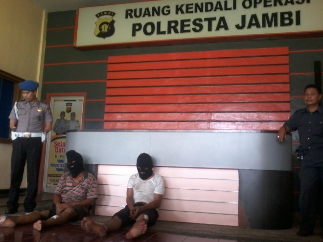 Dua rekan Hamzah yang diringkus polisi.