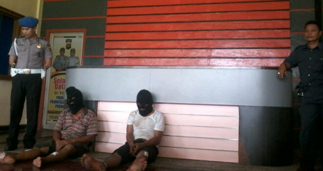 2 Pelaku perampokan SPBU di Aurduri, yang diamankan Polresta Jambi.