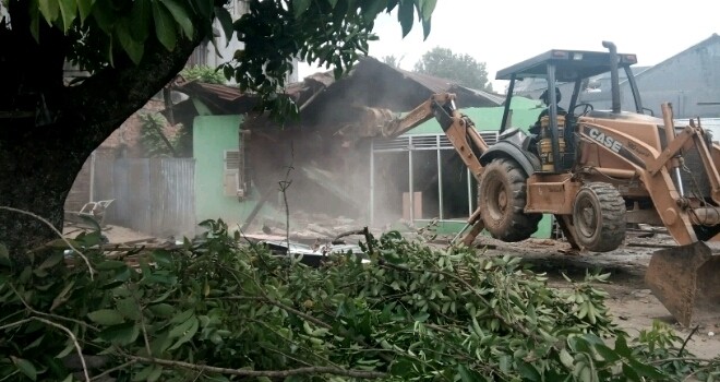 Satu rumah di lebak bandung eksekusi.