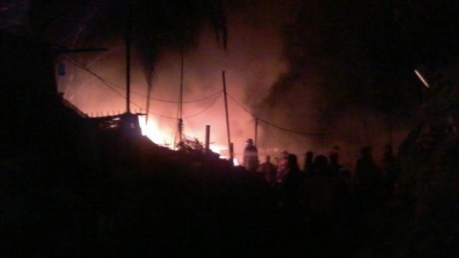Kebakaran gudang di Bagan Pete, Kota Jambi.