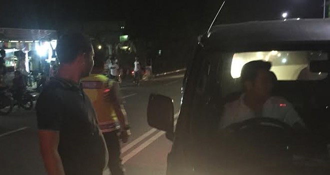 Razia Jalan Husni Tamrin atau tepatnya di depan kuburan kebun jahe.