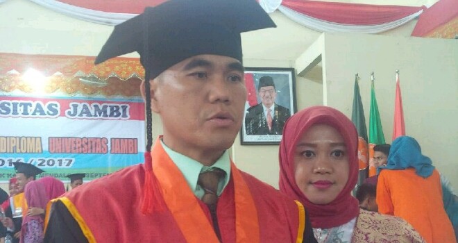 Wisudawan Unja Bergelar Doktor.