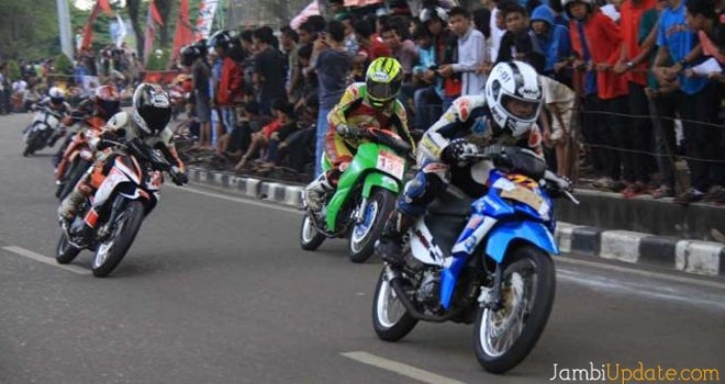 Wali Kota CUP Race Sumatra Open yang digelar di sirkuit non permanent Kota Baru Jambi berberapa tahun silam.