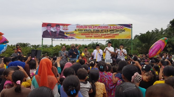 Forum diagalo pasangan Idola dengan warga 4 desa yang digelar di Desa Tantan Sabtu (1/10)