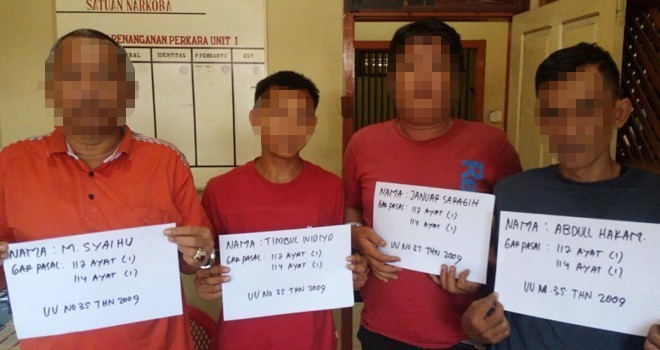 M Syaihu, Ketua DPRD Sarolangun bersama rekannya saat di Polresta Jambi.