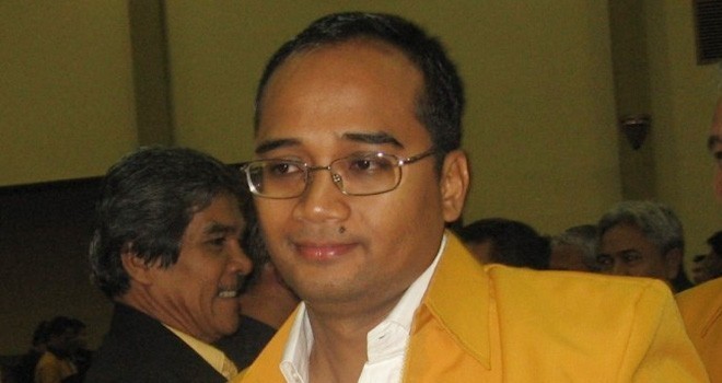 Yopi Muthalib.
