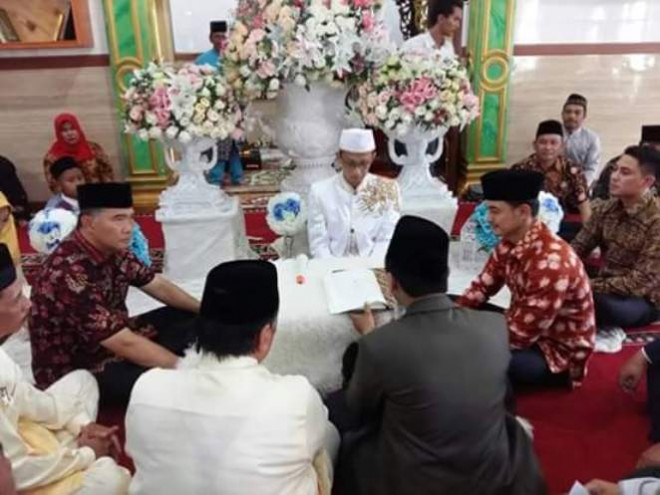 Gubernur Jambi Zumi Zola dan Walikota Jambi Sy Fasha, menjadi saksi pernikahan adik perempuan dari Bupati Tanjung Jabung Timur  Romi Hariyanto.