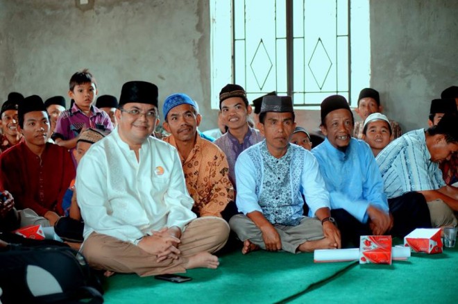 H Ivan Wirata (IW) bersama masyarakat Muaro Jambi