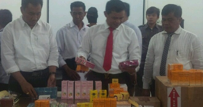 Polda Jambi Amankan Ratusan Kosmetik Ilegal dengan Merk Ternama.