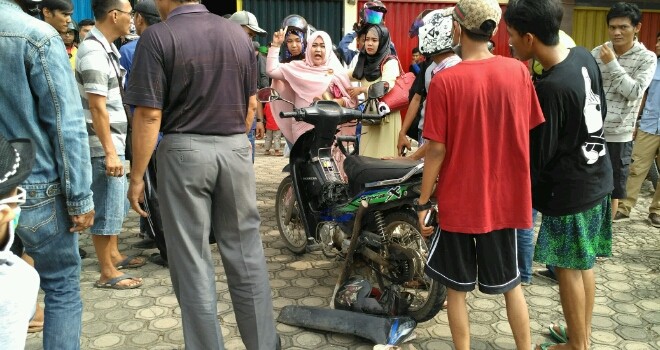 Sepeda motor yang diamankan warga.