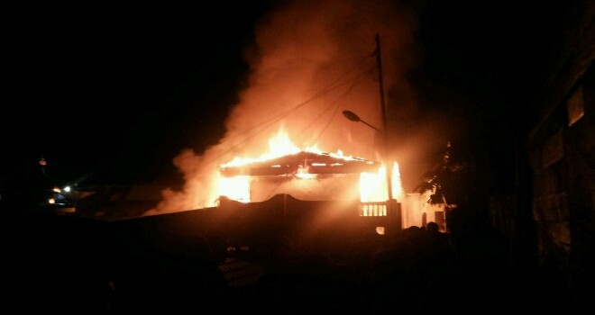Kebakaran yang terjadi dikelurahan Legok, telanaipura yang menghanguskan rumah warga.