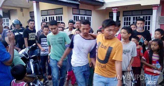 Yodi Anugrah (20) Warga Sungai Arang, Kabupaten Bungo, ini ditangkap usai menjambret Tias (19), mahasiswi STIA SS Muara Bungo.