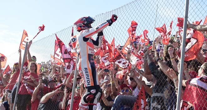 Marc Marquez saat rebut gelar juara MotoGP 2016. Foto : Jose Jordan / AFP