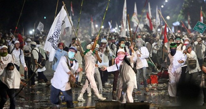 Demo 4 November 2016 yang diwarnai kerusuhan. Foto: dok.JPNN.com