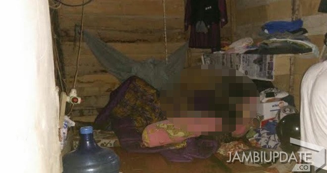 Mayat yang ditemukan di Perumahan Garuda 3 Jaya, Kelurahan Bagan Pete, Kecamatan Alam Barajo.