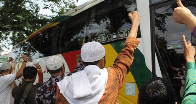 Massa aksi 212 berangkat ke Jakarta. Ilustrasi Foto: dok.JPNN.com