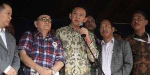 Gubernur DKI Jakarta non Aktif Basuki Tjahaja Purnama atau Ahok mendatangi Kantor Kejaksaan Agung, Jakarta, Kamis (1/12). Foto : Ricardo/JPNN.com