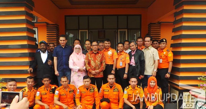 Anggota Basarnas bersama Anggota DPR RI, H Bakri.