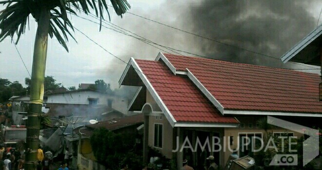 Kebakaran diberingin.