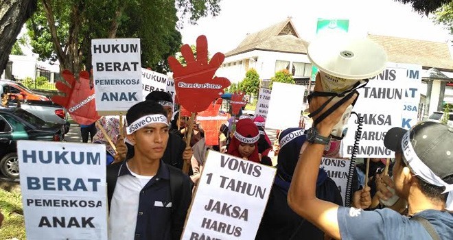 Demo didepan Kejaksaan Negeri Jambi