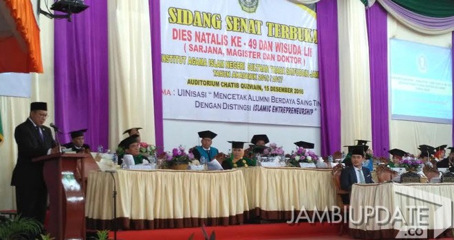 Menteri Agama RI, Lukman Hakim Saifudin saat memberi sambutan pada acara wisuda IAIN STS Jambi, Kami (15/12).