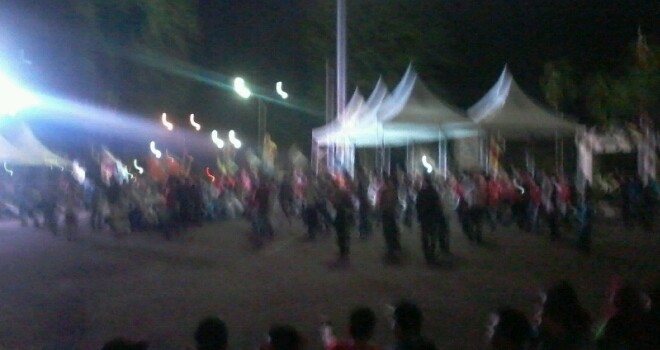 Suasana Nobar di Tugu Jam Kotabaru.