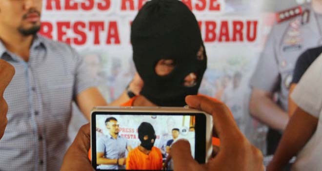 Mahmudi dihadirkan dalam ekspose perkara pdi Polresta Pekanbaru pada 28 Desember lalu. Foto: Riaupos/jpg