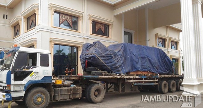 Alat eskalator seharga Rp 3 M di gedung DPRD Provinsi Jambi.