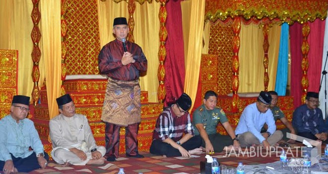 Walikota Jambi, SY Fasha bersama pihak adat, tokoh agama, tokoh masyarakat, Ormas Islam menggelar doa lepas cemas.