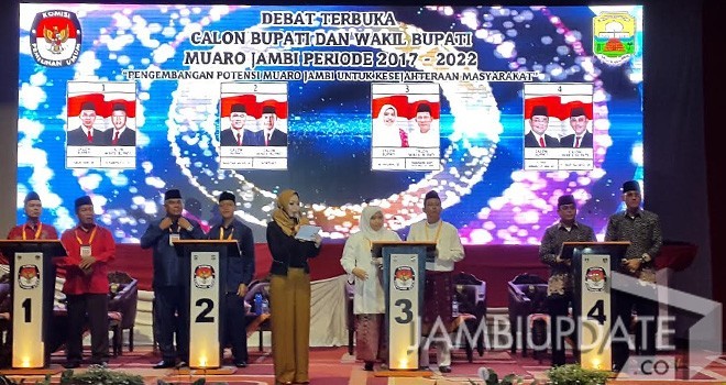 Debat terbuka pasangan Calon Bupati (Cabup) dan Calon Wakil Bupati (Cawabup) Muarojambi di Gedung Serbaguna Sengeti. 