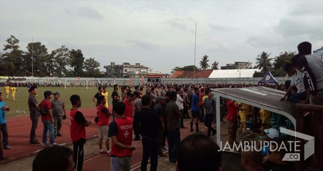 Pertandingan Final Gubernur Cup sempat memanas.