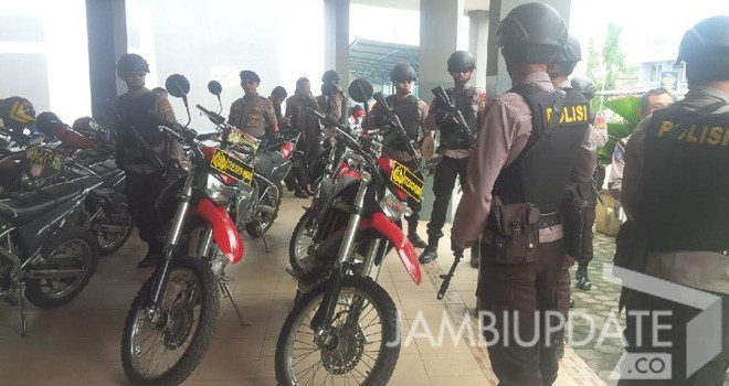 Ratusan anggota Polresta Jambi berjaga di Lembaga Pemasyarakatan (Lapas) Klas IIA Jambi.