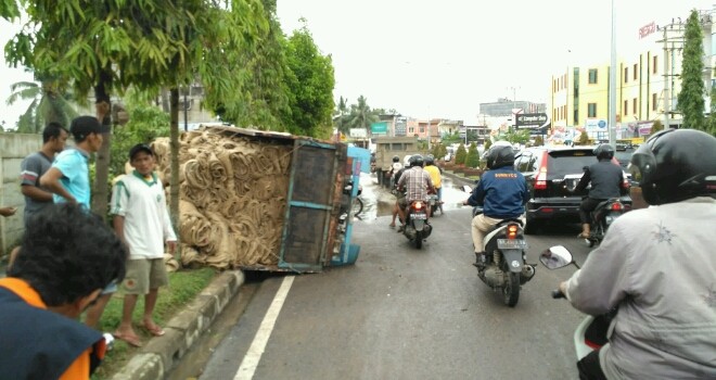 kecelakaan yang terjadi di depan freaco pattimura