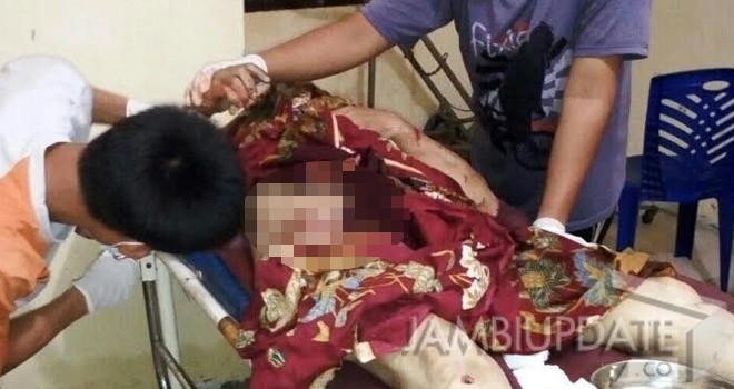 Zanua Piliang (41), seorang penumpang bus PO Bengkulu Indah yang meninggal usai ditabrak sebuah truk.