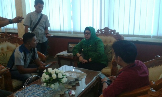 Sofia Fattah, saat di wawancarai awak media.