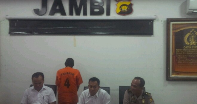 Mucikari prostitusi online berhasil dibekuk Ditreskrimun Polda Jambi.