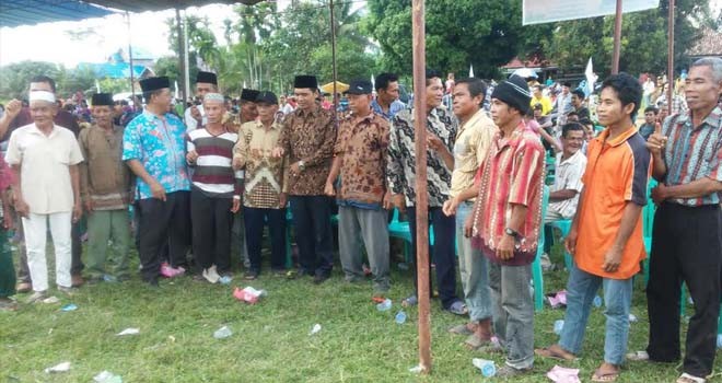 Abun Yani bersama simpatisannya.