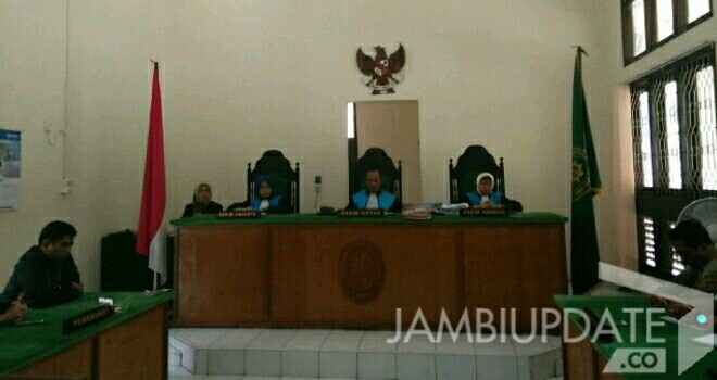 Sidang,  perseteruan Ajrisa Windra, Kepala UPTD UPCA Kota Jambi melawan BPK Perwakilan Provinsi Jambi. 