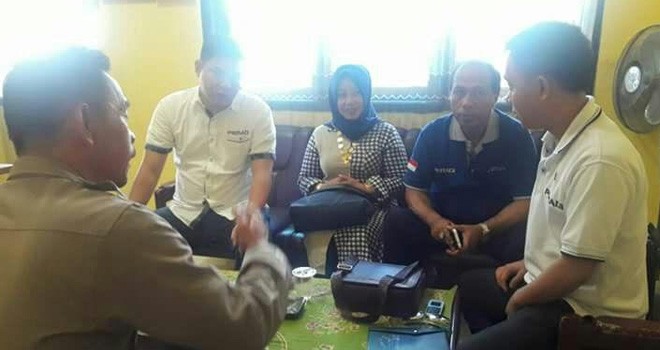 Dua kakak beradik yang diamankan setelah adu jotos.