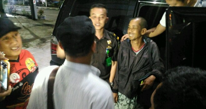 Mantan Kacab BRI saat berhasil diamankan oleh tim kejaksaan dan buser Polres Kerinci.