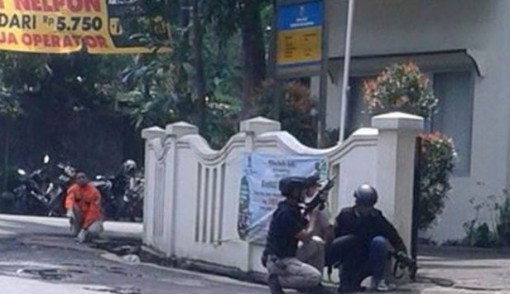 Pengepungan terduga teroris di Bandung. Foto: ist