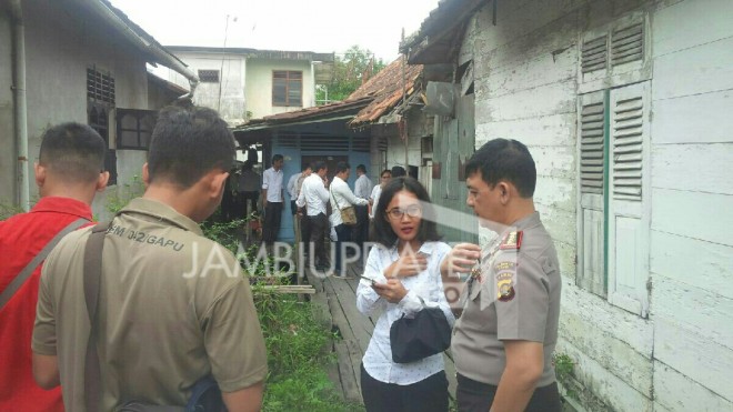 Penggrebekan Home Industri Pembuatan Ekstasi di Jambi.