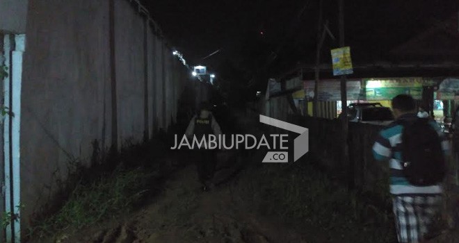 Terlihat aparat keamanan berjaga-jaga di Lapas Kelas IIA Jambi.