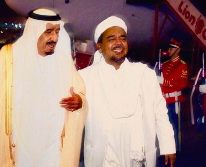 Foto Raja Salman dan Habib Rizieq yang tampak akrab di bandara hasil karya seniman Agan Harahap. (Instagram @aganharahap)